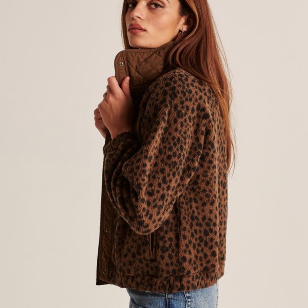 Abercrombie and Fitch Women's Quilted Snap Fleece Jacket Leopard Print